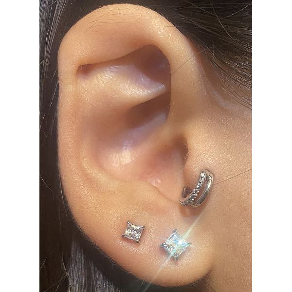 SQUARE EARRINGS WITH CRYSTALS