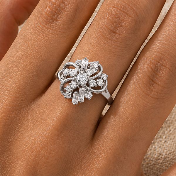 SILBERRING IM FLORALEN STIL