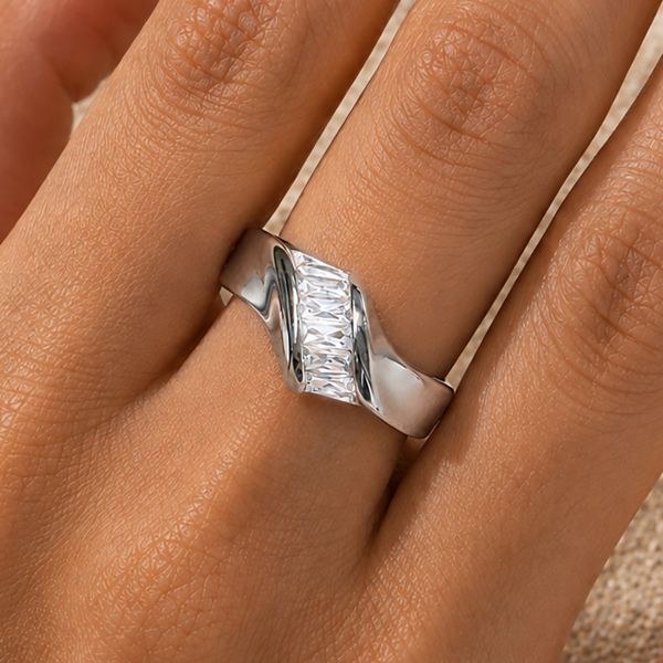 ANELLO ARGENTO CON CRISTALLI TAGLIO BAGUETTE