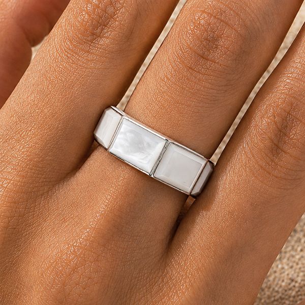 SILVER RING WITH MOTHER-OF-PEARL