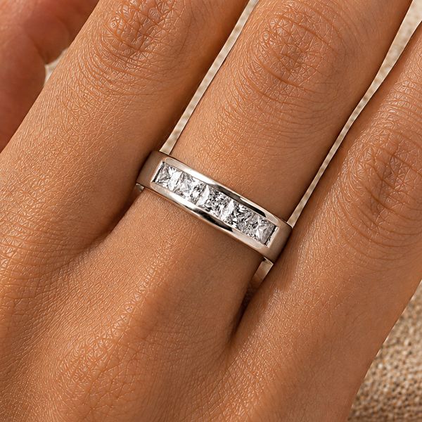 SILVER RING WITH SMALL SQUARE CRYSTALS