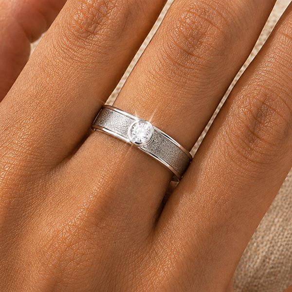 ANILLO DE PLATA CON CRISTAL CENTRAL