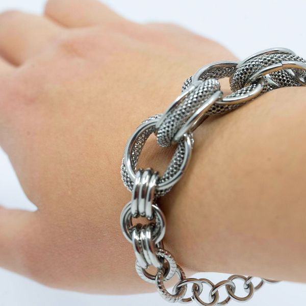 PULSERA CON SET DE CÍRCULOS