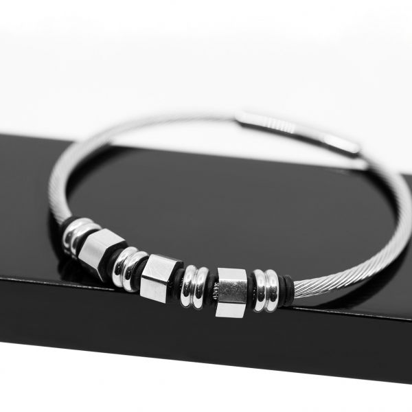 STEEL BRACELET WITH ACCESSORIES