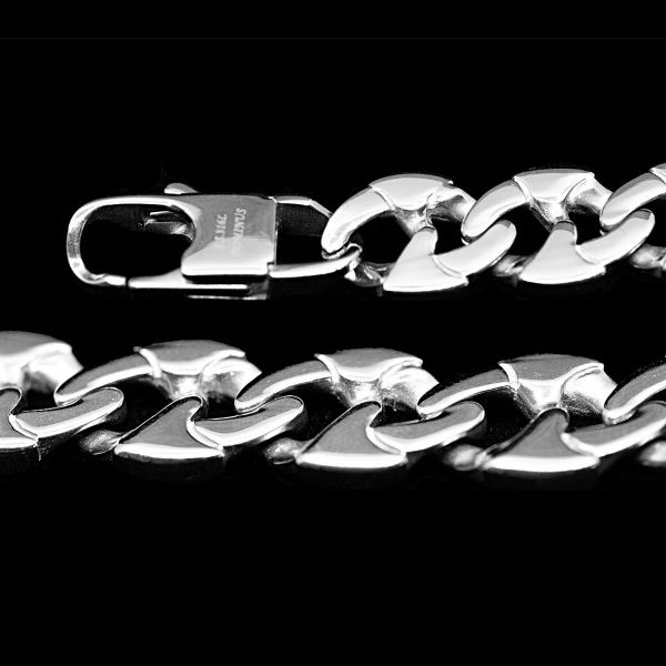 CHAIN WITH OVAL LINKS