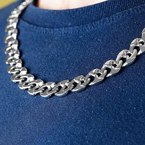CHAIN WITH OVAL LINKS