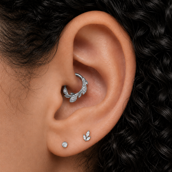 CERCHIETTO CLICKER CON FOGLIE E PREMIUM ZIRCONIA