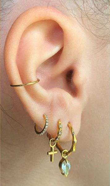 GOLDENER OVALER RING FÜR DAS ROOK-PIERCING