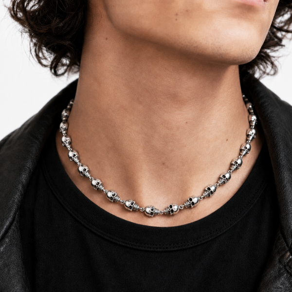 COLLANA CON TESCHI