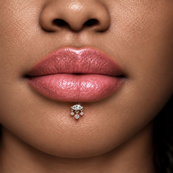 AUGENFÖRMIGES PIERCING MIT HÄNGENDEN KRISTALLEN