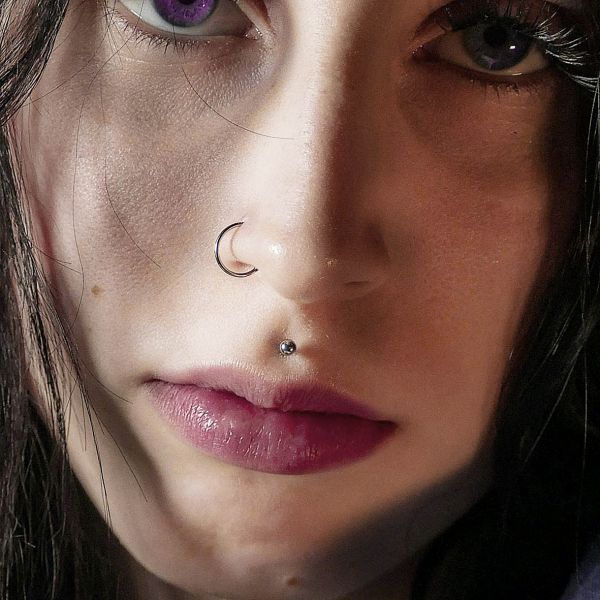LABRET PIERCING MIT KUGEL
