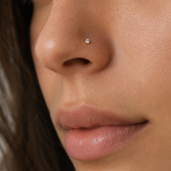 PIERCING IN ORO MASSICCIO PER IL NASO CON DIAMANTE LAB