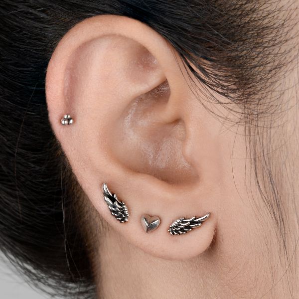 PIERCING LABIO CON ROSCA INTERNA Y 3 BOLAS