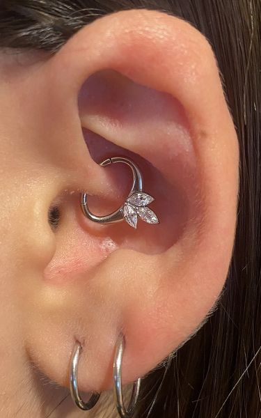 ARO CON CIERRE A BISAGRA PARA EL DAITH PIERCING