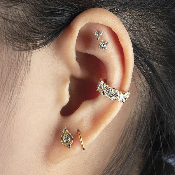 PIERCING DORADO CON CUATRO CRISTALES