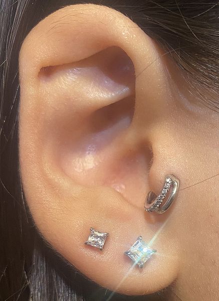 ARETES CUADRADOS CON CRISTALES