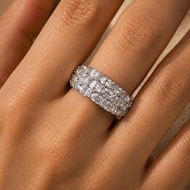 SILBERRING MIT VIELEN BAGUETTEGESCHLIFFENEN KRISTALLEN