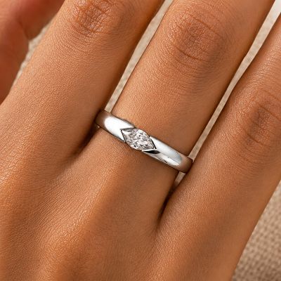 SILVER RING WITH MARQUISE-CUT CRYSTAL