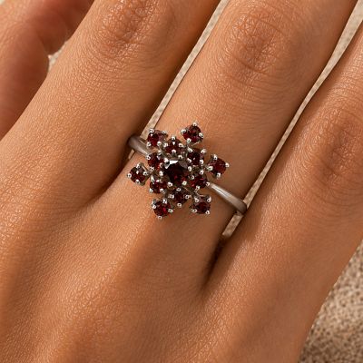 SILVER RING WITH STAR AND GARNETS