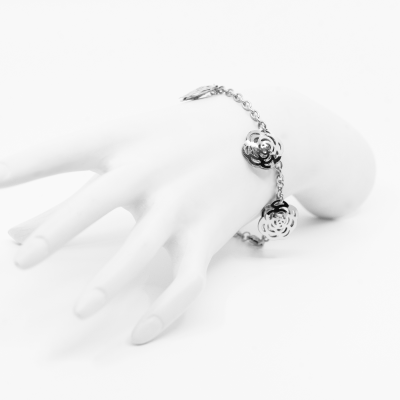 BRACCIALE CON CINQUE ROSE PENDENTI