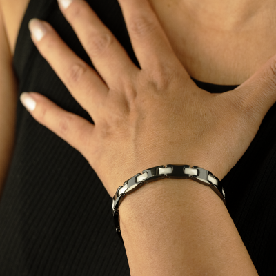 BLACK AND WHITE CERAMIC BRACELET