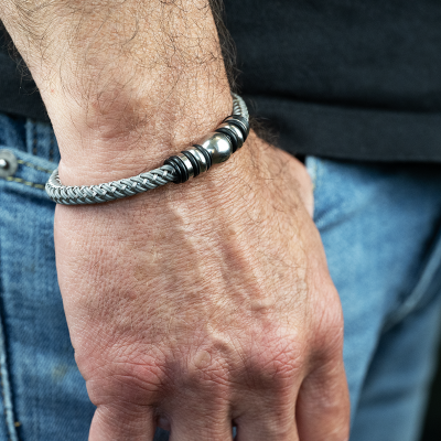 PULSERA CON ESFERA Y CIERRE MAGNÉTICO