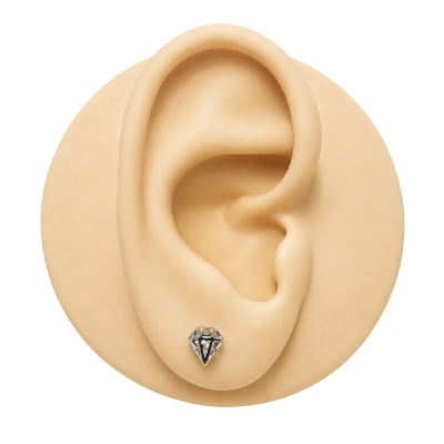 PIERCING EN FORMA DE DIAMANTE