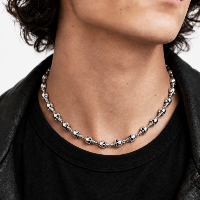 NECKLACE WITH SKULLS