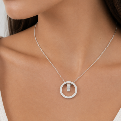 NECKLACE WITH CIRCLE AND PENDANT