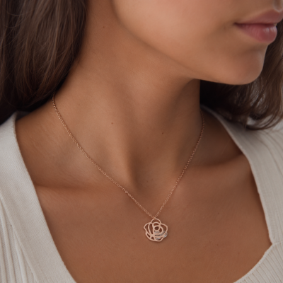 COLLANA CON ROSA E CRISTALLI