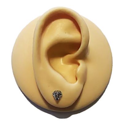 PIERCING IN THE SHAPE OF A DIAMOND