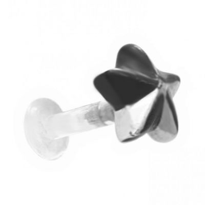PIERCING HELIX AVEC ÉTOILE