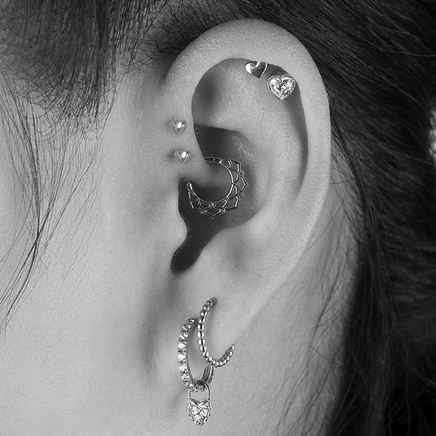 CLICKER EARRING WITH SMALL BALLS FOR CONCH PIERCING